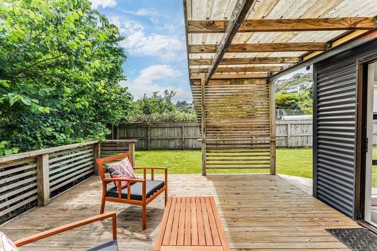 Photo of property in 27 Paremata Crescent, Paremata, Porirua, 5024