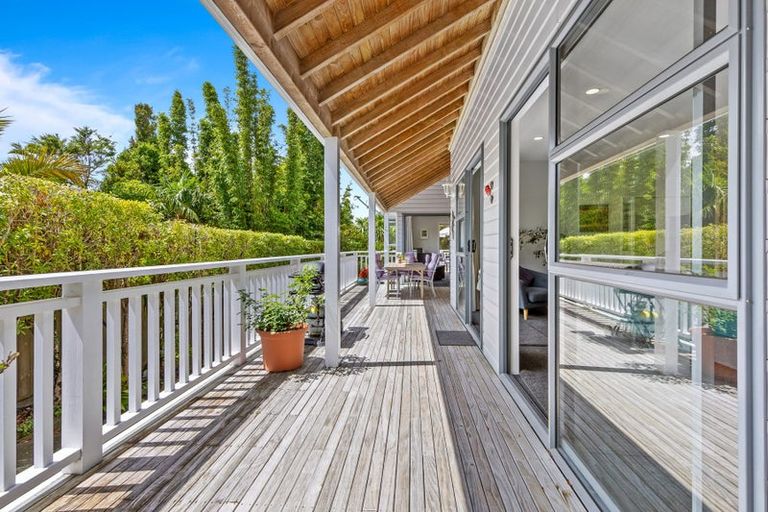 Photo of property in 3a Cron Avenue, Te Atatu South, Auckland, 0610