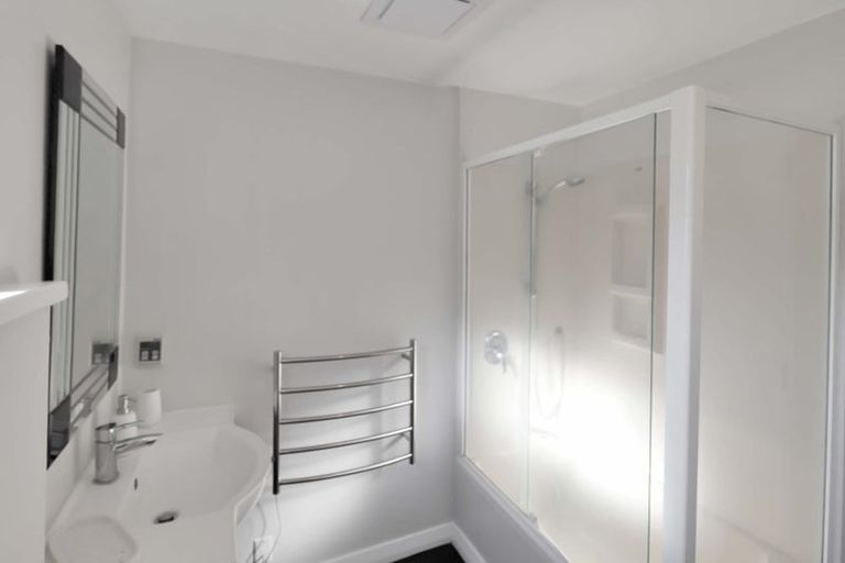 Photo of property in 55 Hungerford Road, Houghton Bay, Wellington, 6023