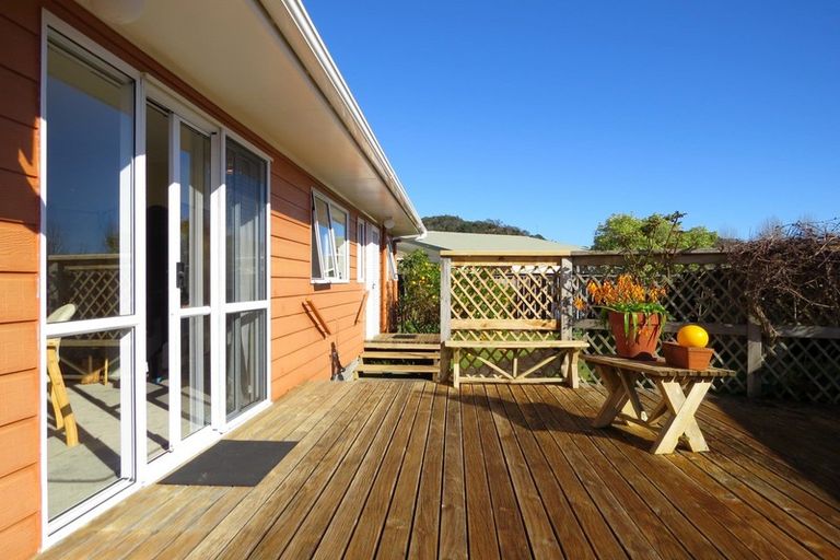 Photo of property in 12 Courthouse Lane, Coromandel, 3506