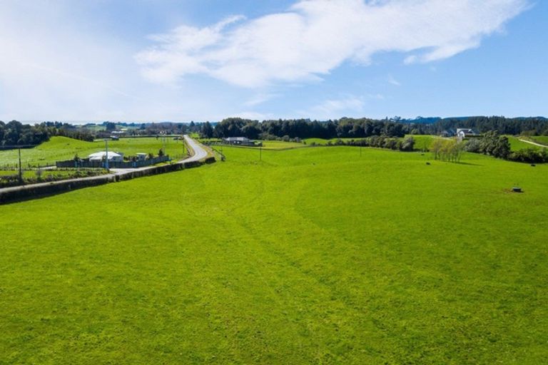 Photo of property in 869 Carrington Road, Hurworth, New Plymouth, 4371