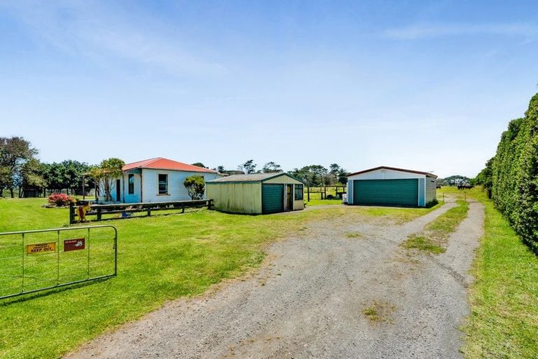 Photo of property in 185 Tasman Street, Opunake, 4616