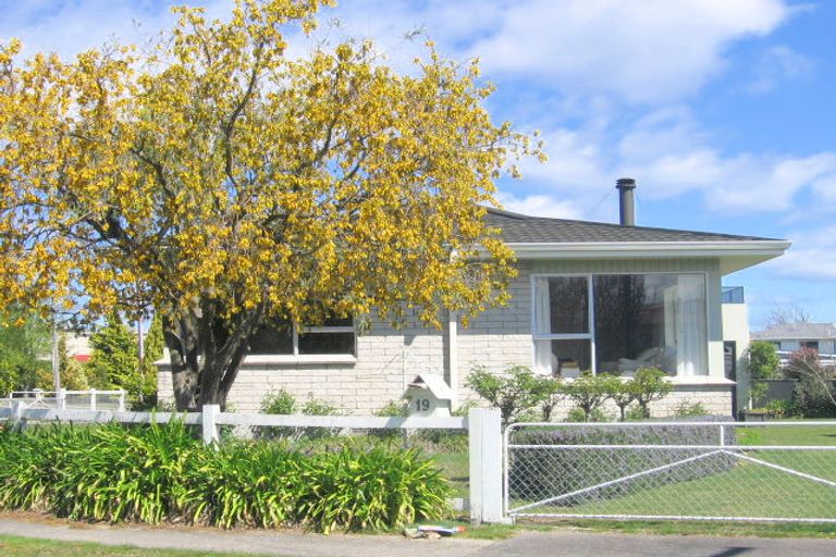 Photo of property in 19 Aubrey Crescent, Rainbow Point, Taupo, 3330