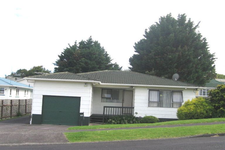 Photo of property in 1/13 Neal Avenue, Glenfield, Auckland, 0629