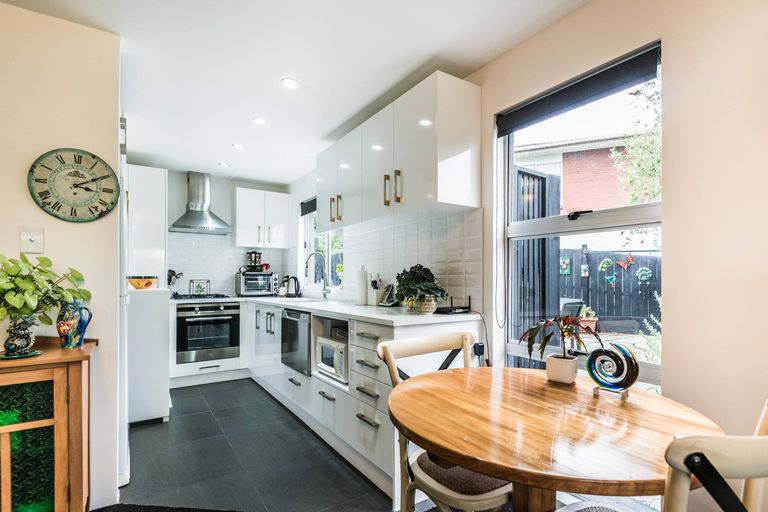 Photo of property in 1/7 Alston Avenue, Kelston, Auckland, 0602