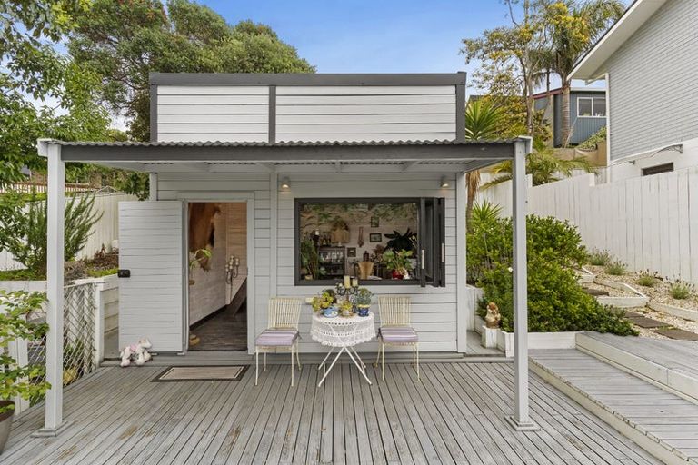 Photo of property in 6 Valdese Rise, Browns Bay, Auckland, 0630