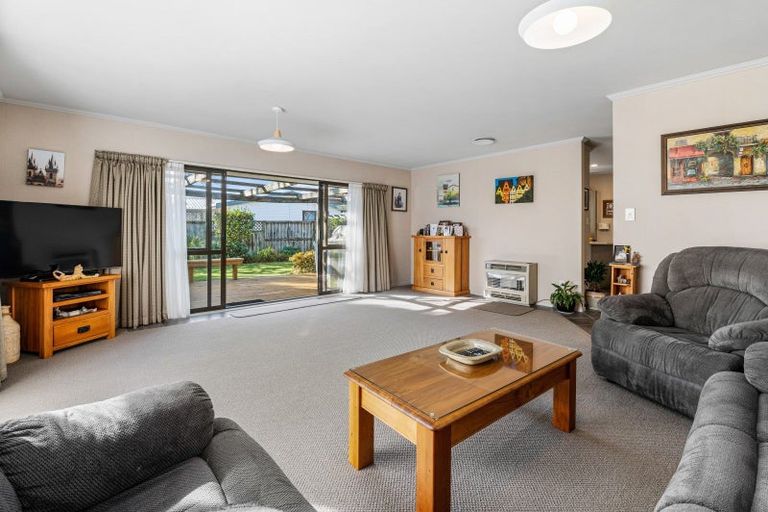 Photo of property in 16 Orchard Place, Lynmore, Rotorua, 3010