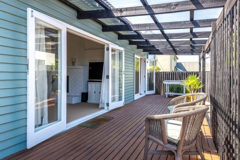 Photo of property in 2/128 Weston Road, St Albans, Christchurch, 8052