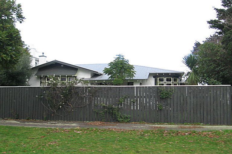 Photo of property in 26 Alan Street, Palmerston North, 4414