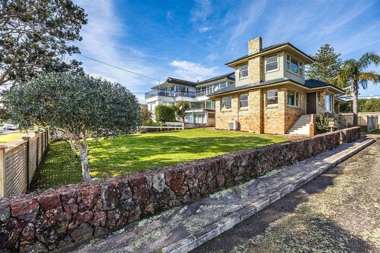 Photo of property in 85 Stanley Point Road, Stanley Point, Auckland, 0624