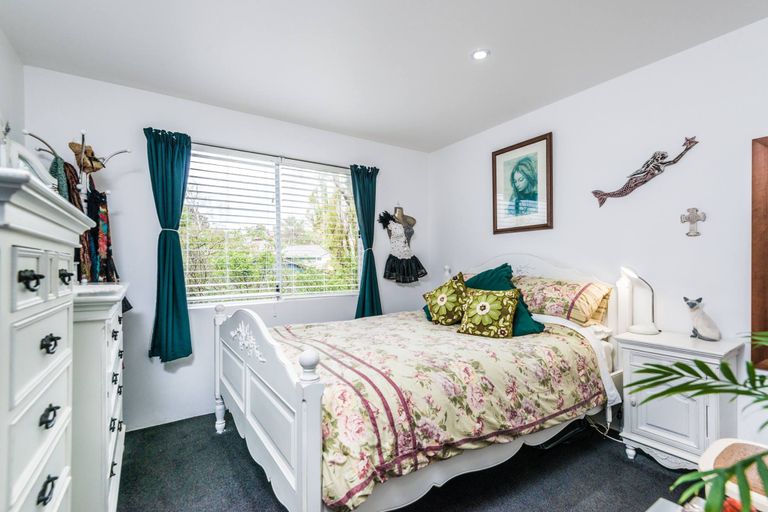 Photo of property in 1/7 Alston Avenue, Kelston, Auckland, 0602