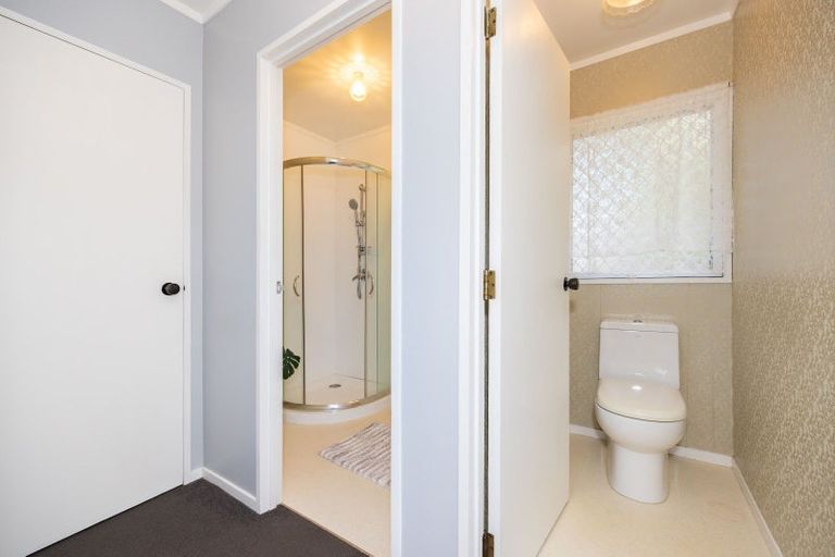 Photo of property in 2/48 Hogans Road, Glenfield, Auckland, 0629