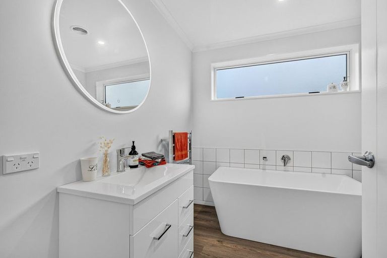 Photo of property in 4 Pinedale Crescent, Riversdale Beach, Masterton, 5872