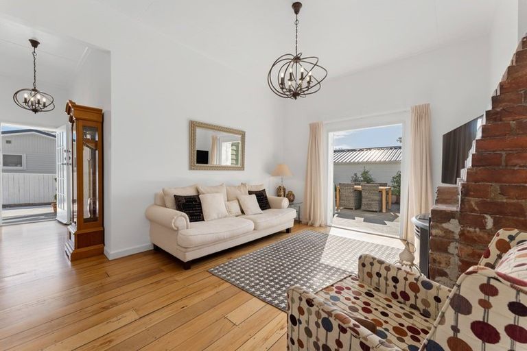 Photo of property in 9 Mayfair Place, Westown, New Plymouth, 4310