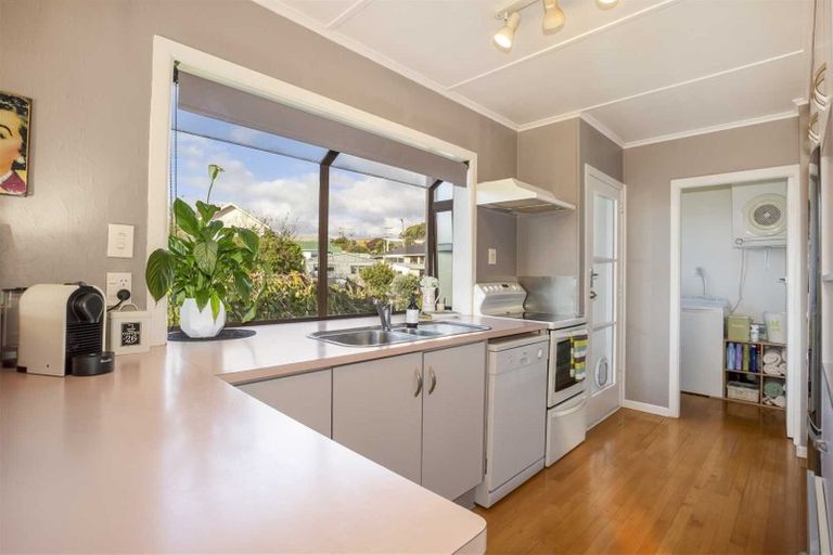 Photo of property in 31 Beazley Avenue, Paparangi, Wellington, 6037