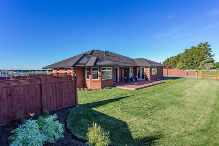 Photo of property in 2/2 Loe Place, Amberley, 7410