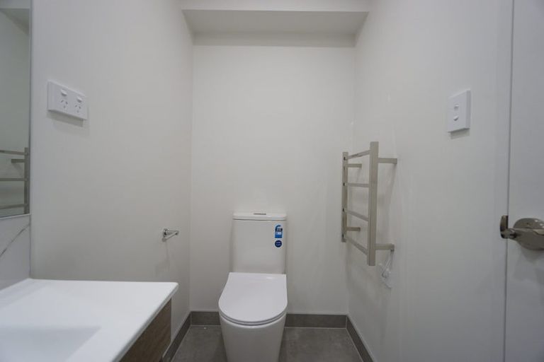 Photo of property in 3/26 Buscomb Avenue, Henderson, Auckland, 0610