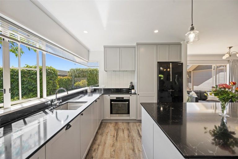 Photo of property in 15 Pukekura Place, Taradale, Napier, 4112