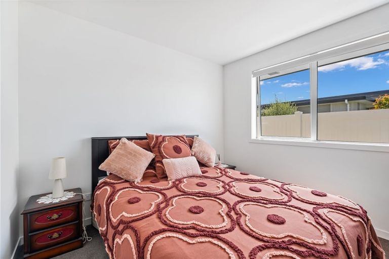 Photo of property in 104 Kaurinui Crescent, One Tree Point, 0118