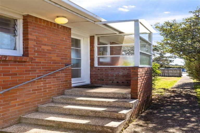 Photo of property in 1/134 Onewa Road, Northcote, Auckland, 0627