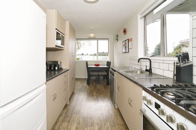 Photo of property in 93 Collins Road, Melville, Hamilton, 3206