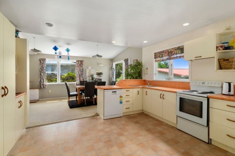 Photo of property in 66 Thomas Crescent, Western Heights, Rotorua, 3015