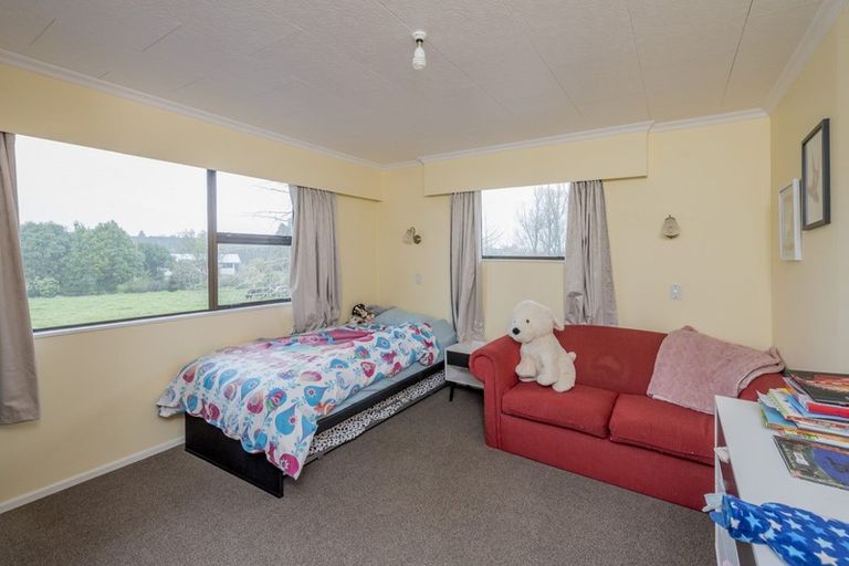 Photo of property in 292 Heatherlea Road East, Levin, 5571