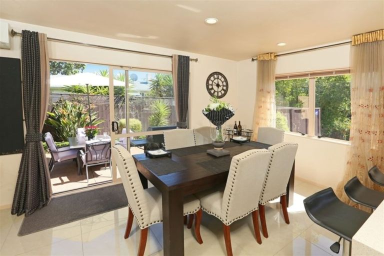 Photo of property in 10a Blacklock Avenue, Henderson, Auckland, 0612