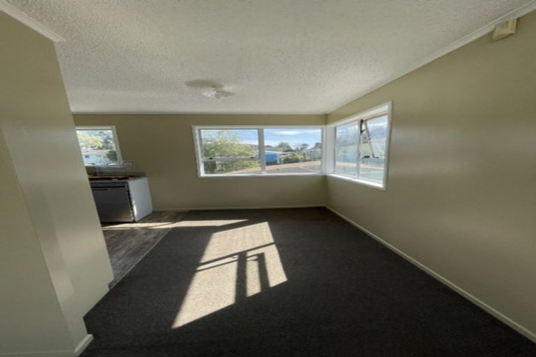 Photo of property in 2 Citril Place, Red Hill, Papakura, 2110