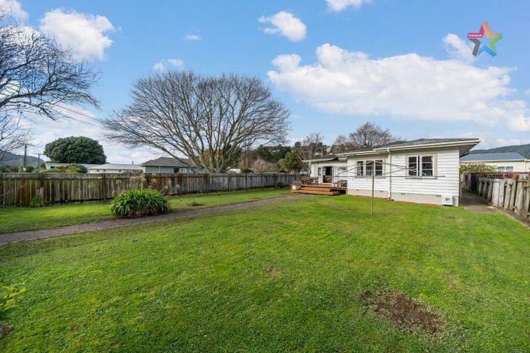 Photo of property in 24 Golf Road, Manor Park, Lower Hutt, 5019