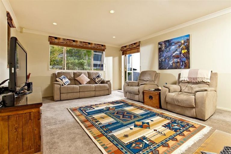 Photo of property in 35 Sapperton Drive, Henderson, Auckland, 0612