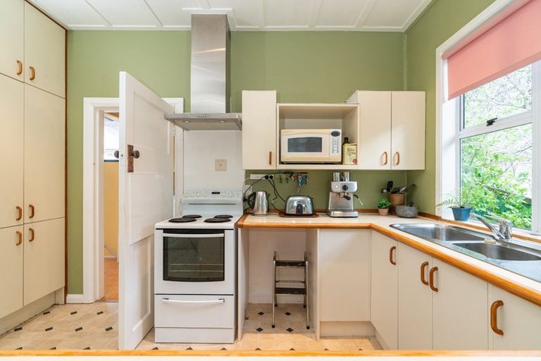 Photo of property in 72 Wellington Road, Paekakariki, 5034