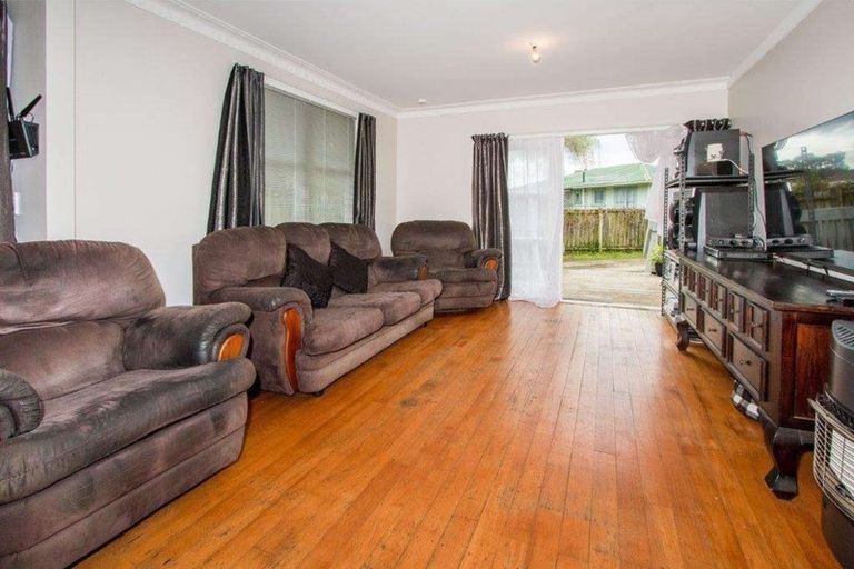 Photo of property in 15 Surrey Street, Manurewa, Auckland, 2102