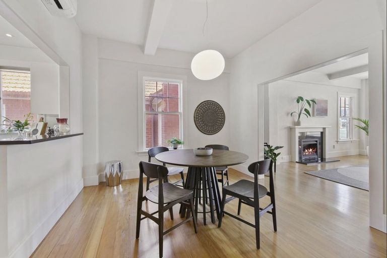 Photo of property in Inverleith Apartments, 3/306 Oriental Parade, Oriental Bay, Wellington, 6011