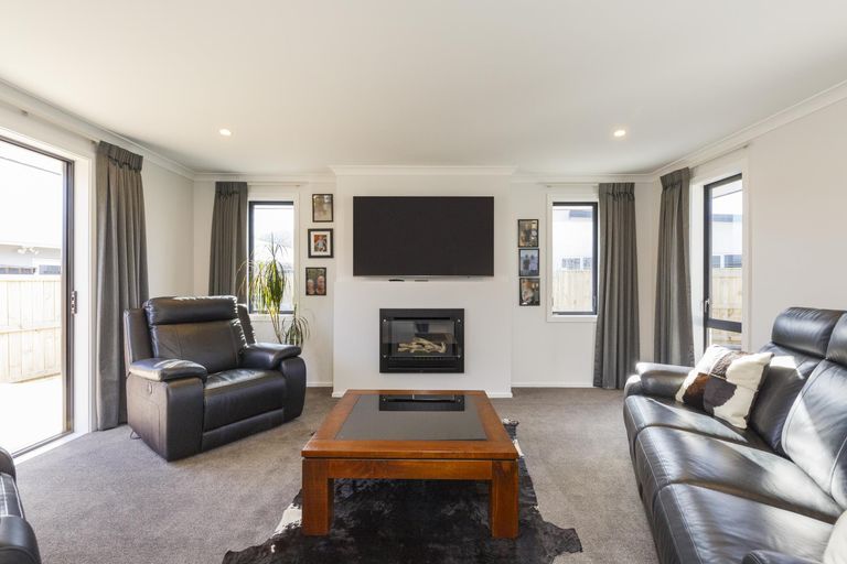 Photo of property in 22 Freedom Drive, Kelvin Grove, Palmerston North, 4414