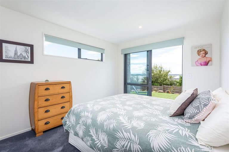 Photo of property in 10 Maffeys Road, Mount Pleasant, Christchurch, 8081
