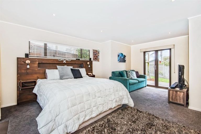 Photo of property in 21 Deanna Drive, West Harbour, Auckland, 0618