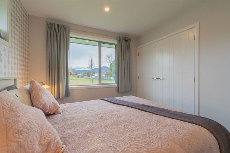Photo of property in 25 Tawera Place, Te Anau, 9679