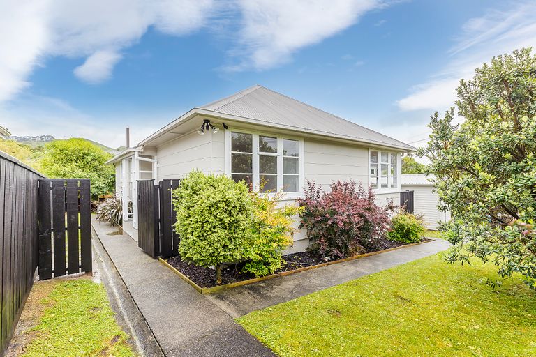 Photo of property in 12 Stephen Street, Johnsonville, Wellington, 6037