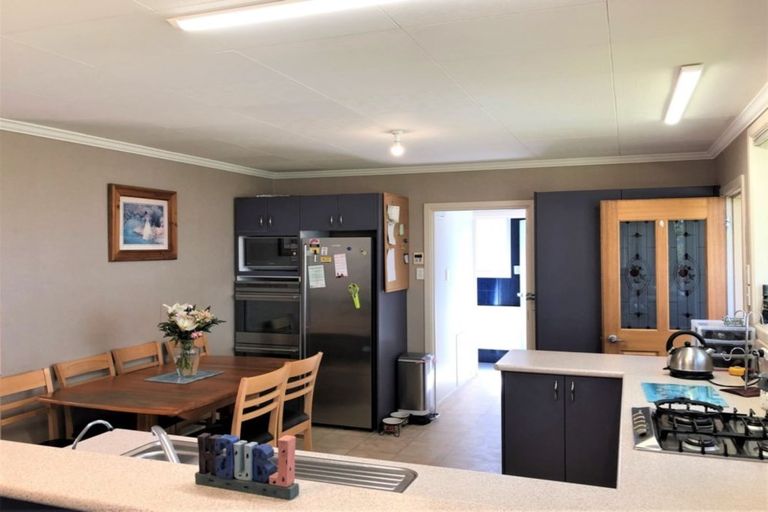 Photo of property in 30 Main Road, Clinton, 9534