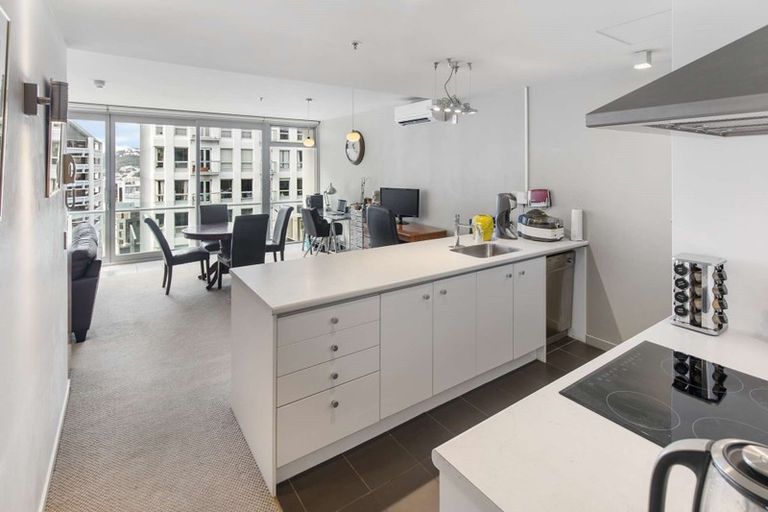 Photo of property in Montreaux Apartments, 7h/164 The Terrace, Wellington Central, Wellington, 6011