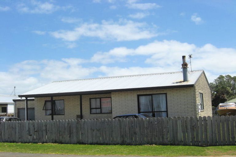 Photo of property in 76 Maplesden Drive, Clendon Park, Auckland, 2103