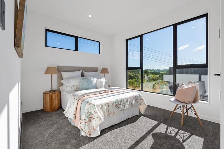 Photo of property in 36 Skulander Crescent, Orewa, 0931