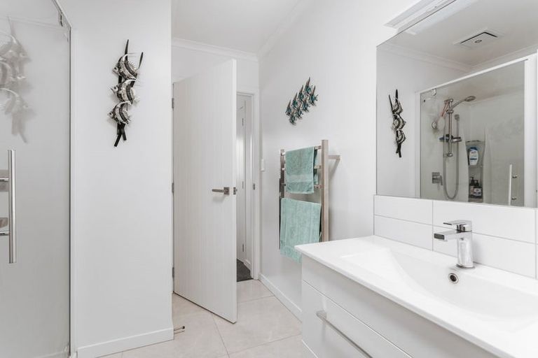 Photo of property in Waterview Estate, 30/4 Greystone Place, Omokoroa, 3114