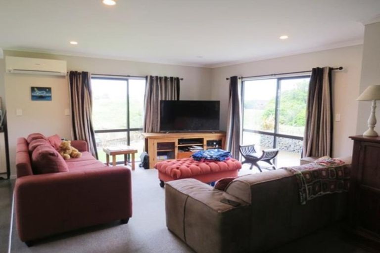 Photo of property in 3 Dunbar Place, Highlands Park, New Plymouth, 4312