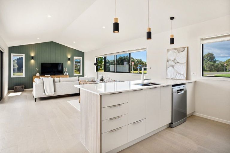 Photo of property in 2 Motutere Drive, Matarangi, 3592