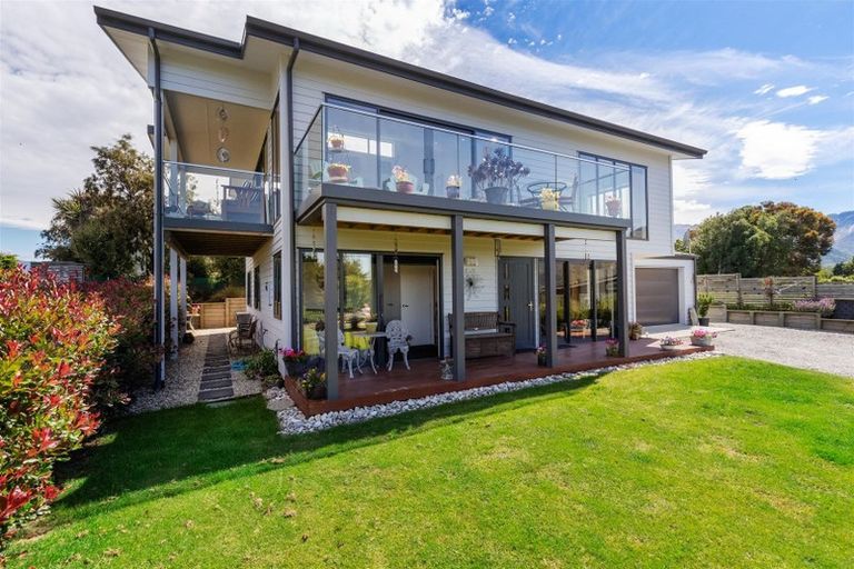 Photo of property in 7 Moraine Place, Lake Hawea, Wanaka, 9382