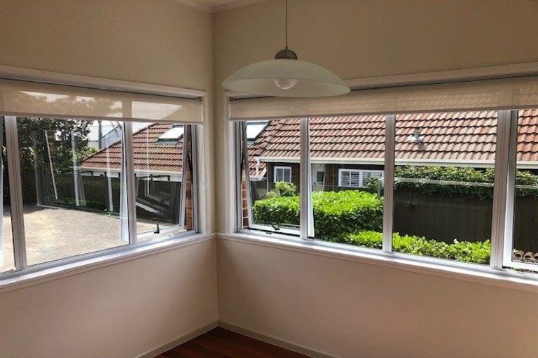 Photo of property in 1/7 Sylvan Park Avenue, Milford, Auckland, 0620