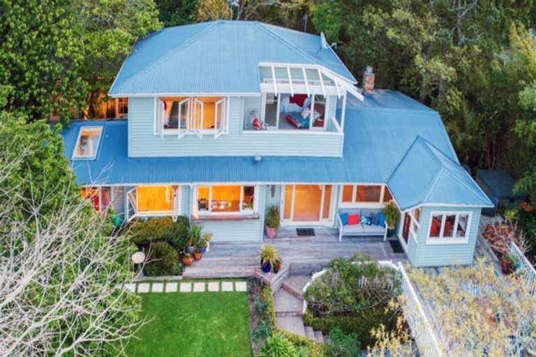 Photo of property in 7 Opou Road, Titirangi, Auckland, 0604