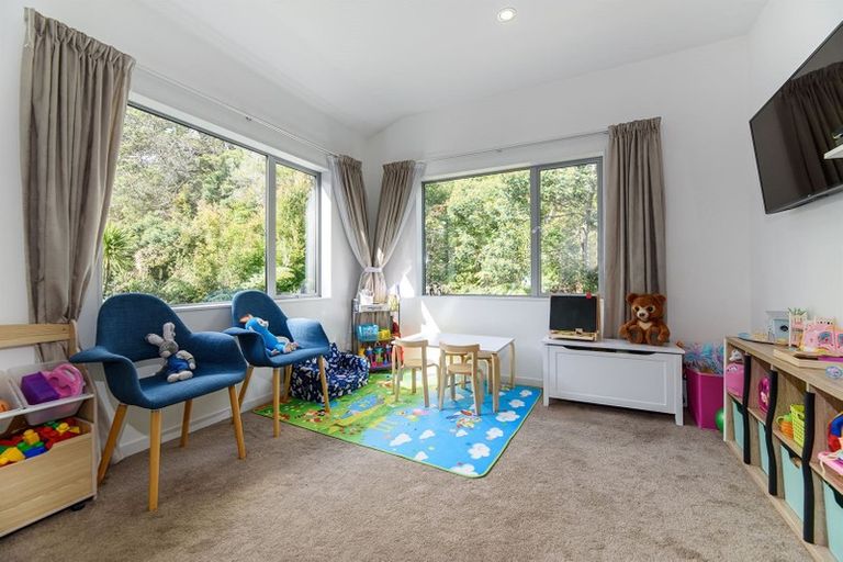 Photo of property in 6b Cronin Place, Beach Haven, Auckland, 0626